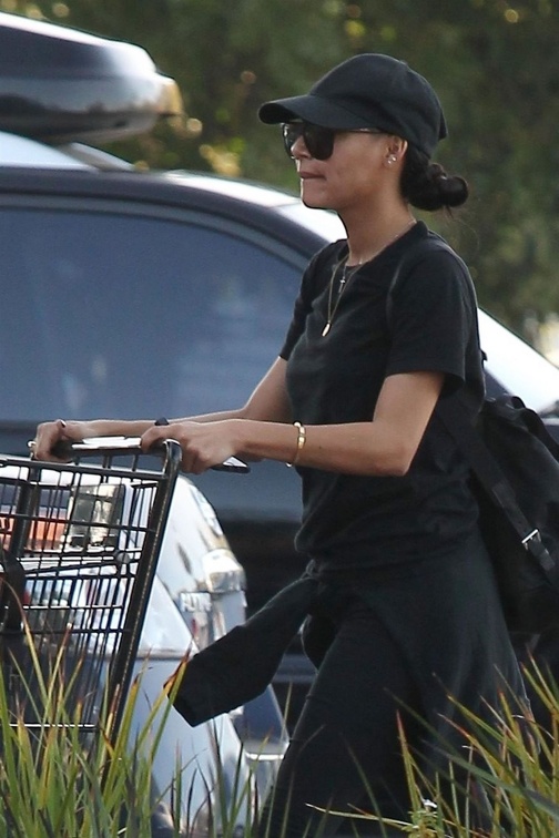 naya-rivera-out-for-grocery-shopping-in-los-angeles-01-17-2018-6.jpg